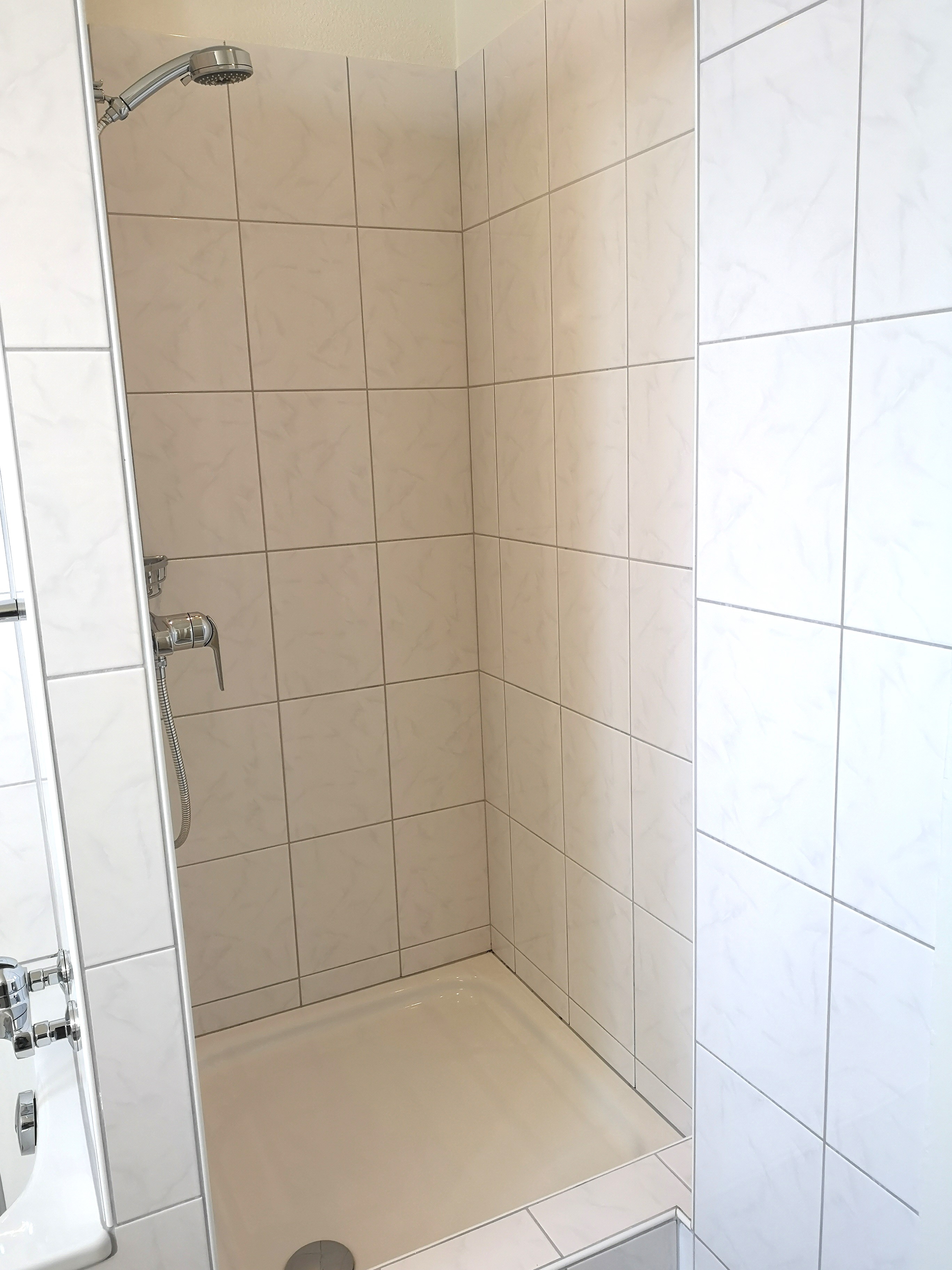 Dusche in Badezimmer